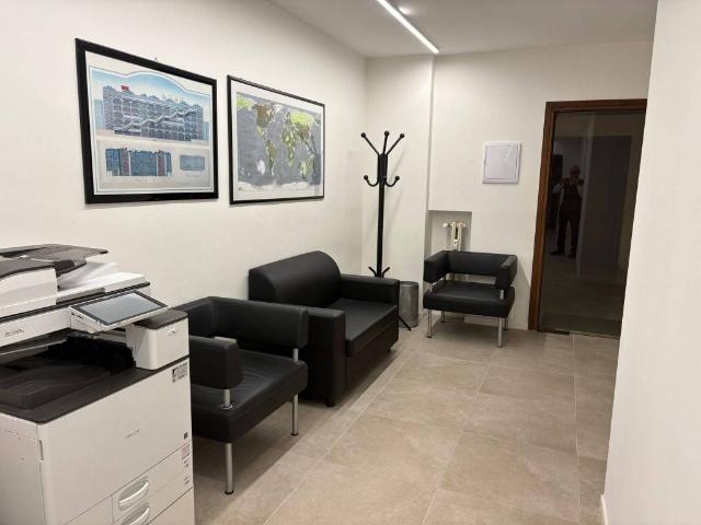 Locale Commerciale in affitto a Centro Storico, Modena