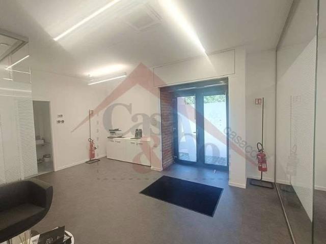 Locale Commerciale in affitto a Crocetta-San Lazzaro-Modena Est, Modena