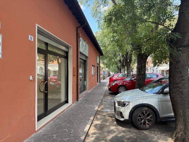 Locale Commerciale in affitto a Modena, Quartiere Albareto