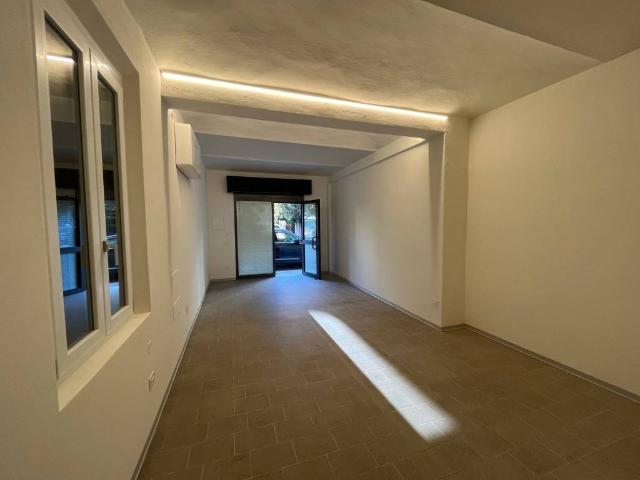 Locale Commerciale in affitto a Buon Pastore-Sant'Agnese-San Damaso, Modena