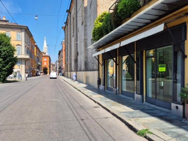 Locale Commerciale in affitto a Modena, Reggio Emilia