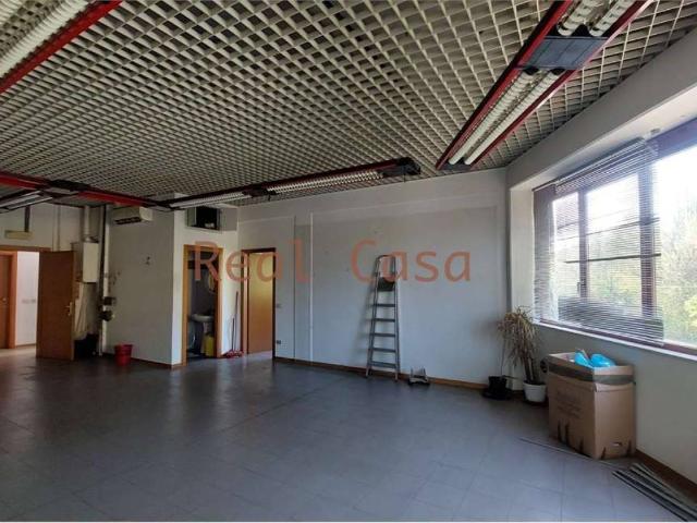 Locale Commerciale in affitto a Modena, Reggio Emilia