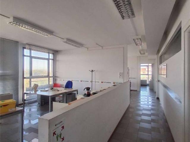 Locale Commerciale in affitto a Centro Storico, Modena