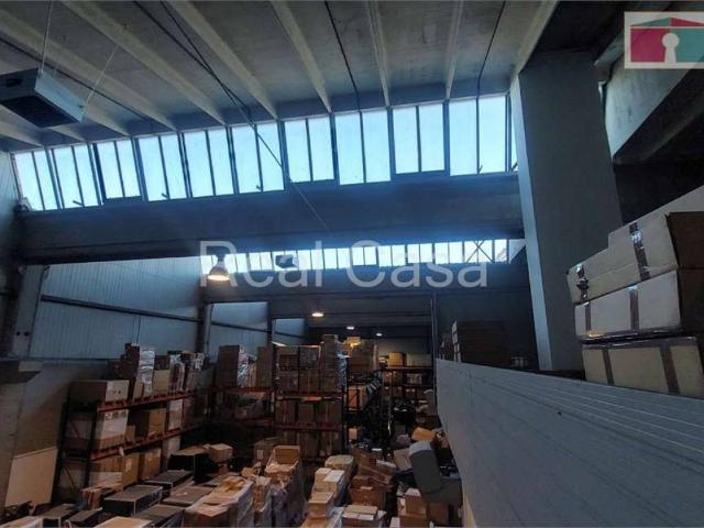 Locale Commerciale in affitto a Modena, Reggio Emilia