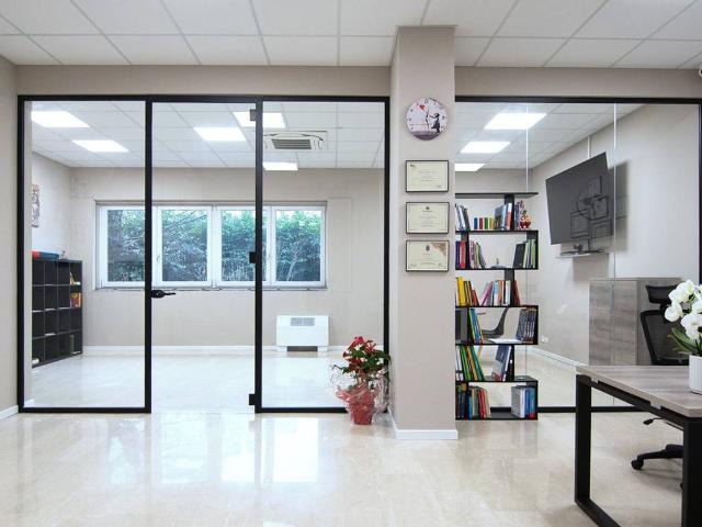 Locale Commerciale in affitto a Modena, Reggio Emilia