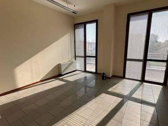 Locale Commerciale in affitto a Centro Storico, Modena