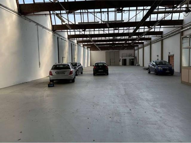 Locale Commerciale in affitto a Crocetta-San Lazzaro-Modena Est, Modena