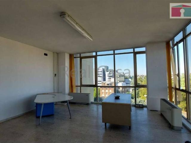 Locale Commerciale in affitto a Modena, Reggio Emilia