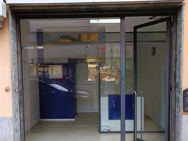 Locale Commerciale in affitto a Modena, Quartiere Saliceto