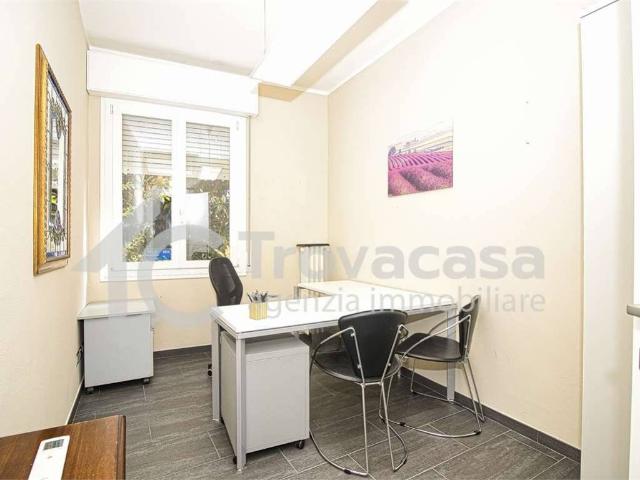 Locale Commerciale in affitto a Modena, Reggio Emilia