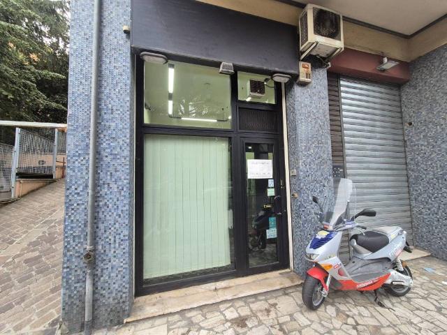 Locale Commerciale in affitto a Sant'Agnese, Modena