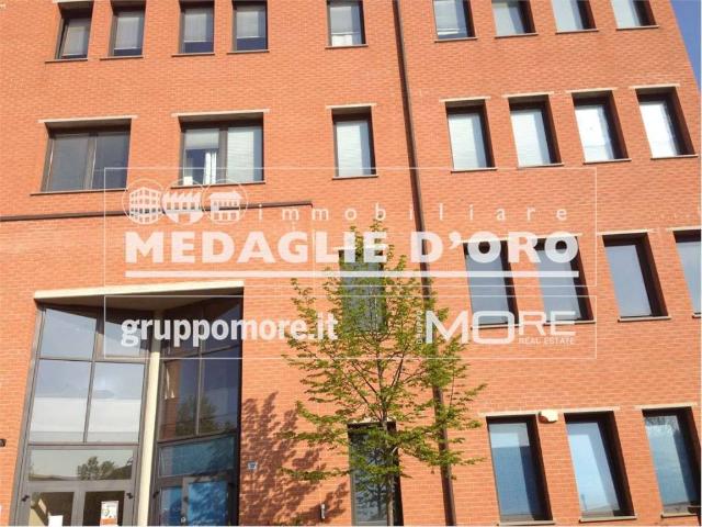 Locale Commerciale in affitto a Modena, Reggio Emilia
