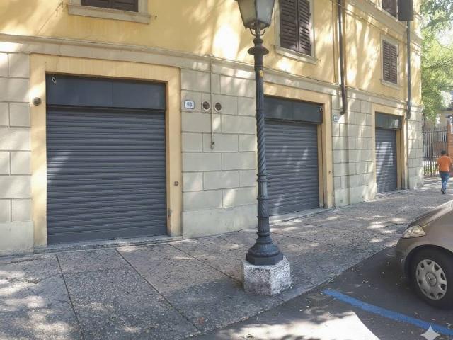 Locale Commerciale in affitto a Modena, Reggio Emilia