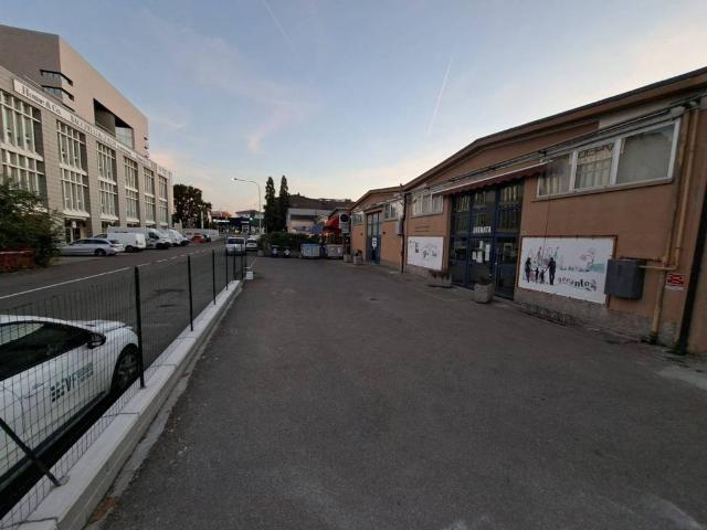Locale Commerciale in affitto a Crocetta-San Lazzaro-Modena Est, Modena