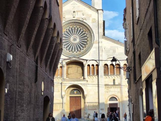 Locale Commerciale in affitto a Centro Storico, Modena