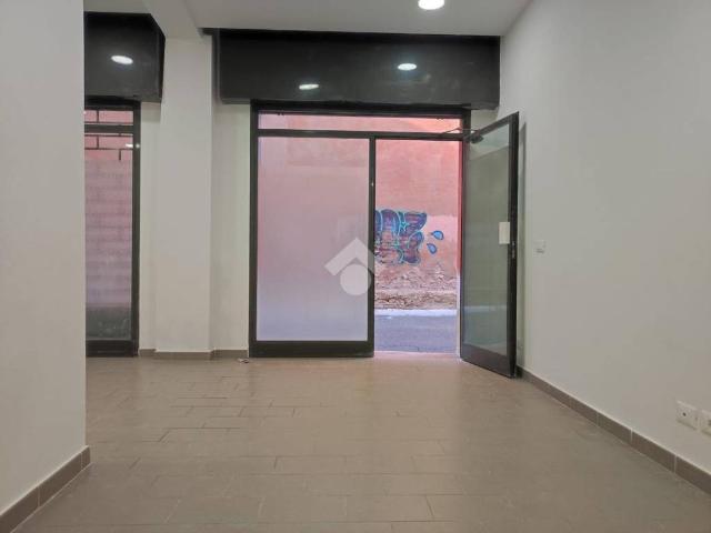 Locale Commerciale in affitto a Modena, Quartiere Cittanova