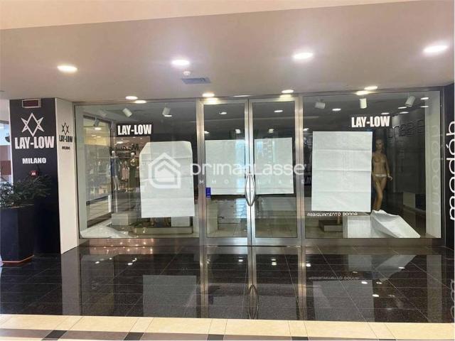 Locale Commerciale in affitto a Modica, Sacro Cuore