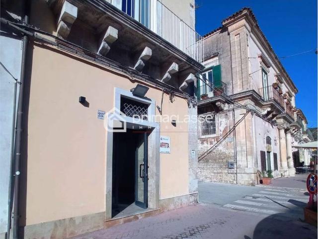Locale Commerciale in affitto a Modica, Modica Alta