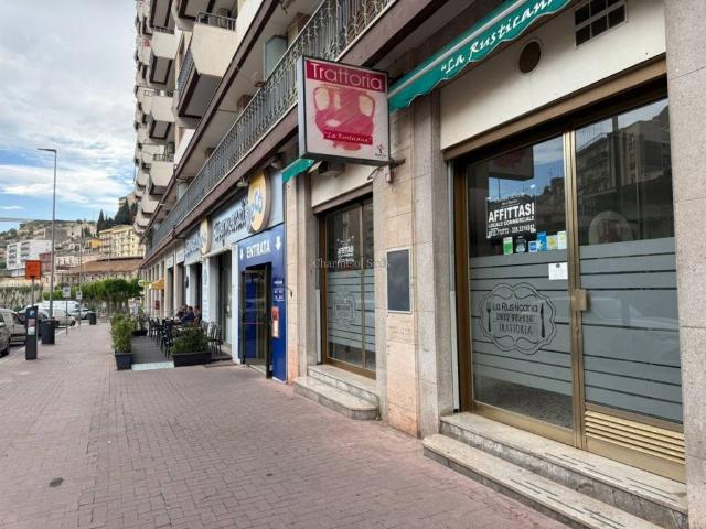 Locale Commerciale in affitto a Modica Alta, Marina Di Modica
