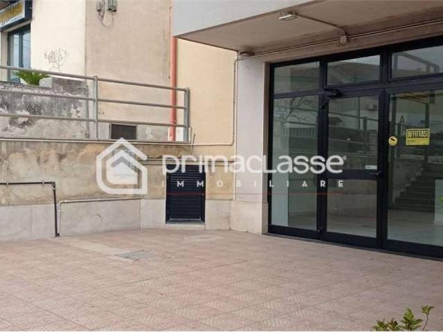 Locale Commerciale in affitto a Modica, Sacro Cuore
