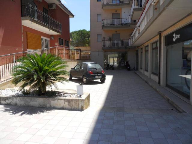 Locale Commerciale in affitto a Modica, Sacro Cuore