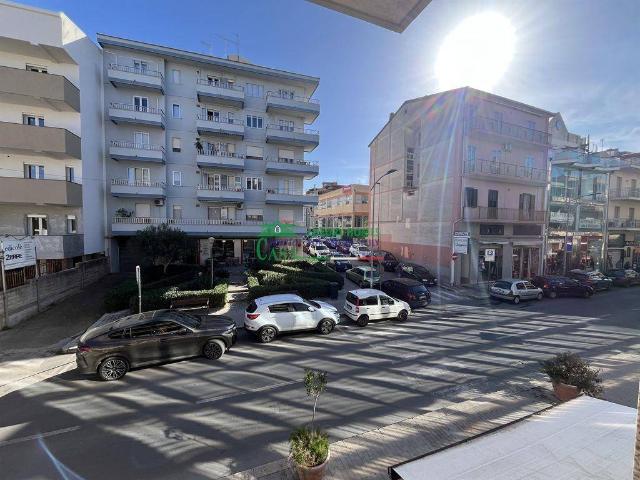 Locale Commerciale in affitto a Modica, Caitina