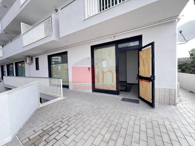 Locale Commerciale in affitto a Modica, Sacro Cuore