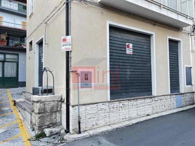 Locale Commerciale in affitto a Modica, Modica Alta