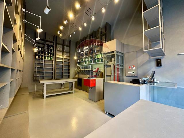 Locale Commerciale in affitto a Modica, Dente