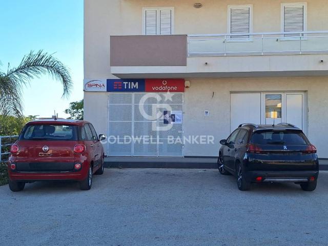 Locale Commerciale in affitto a Modica, Sacro Cuore