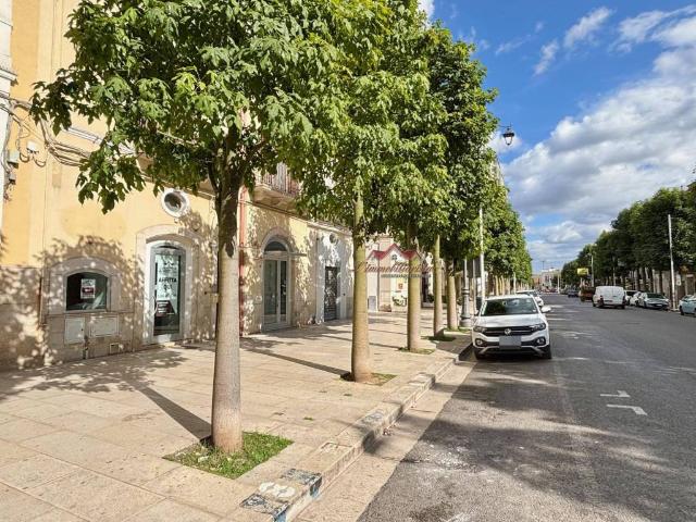Locale Commerciale in affitto a Puglia, Bari