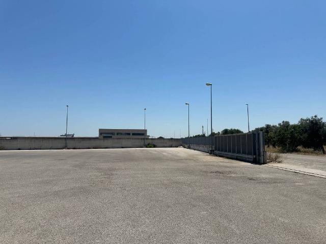 Locale Commerciale in affitto a Puglia, Bari