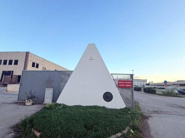 Locale Commerciale in affitto a Puglia, Bari