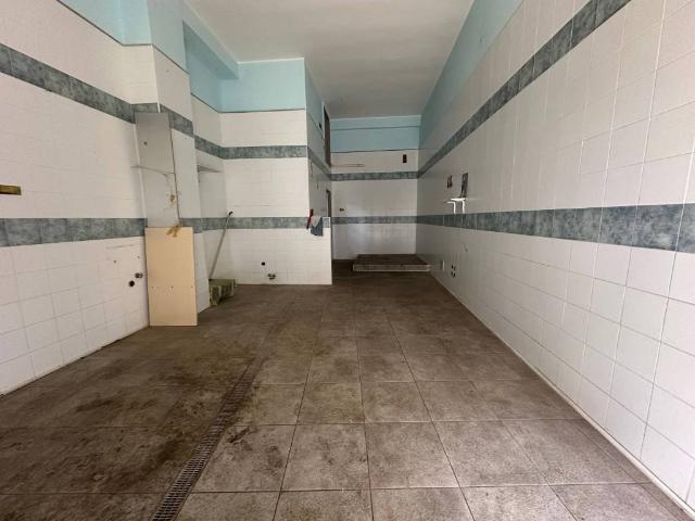 Locale Commerciale in affitto a Puglia, Bari
