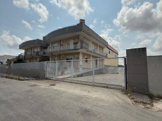 Locale Commerciale in affitto a Puglia, Bari