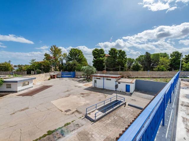 Locale Commerciale in affitto a Puglia, Bari