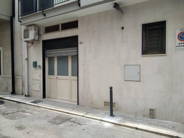 Locale Commerciale in affitto a Puglia, Bari