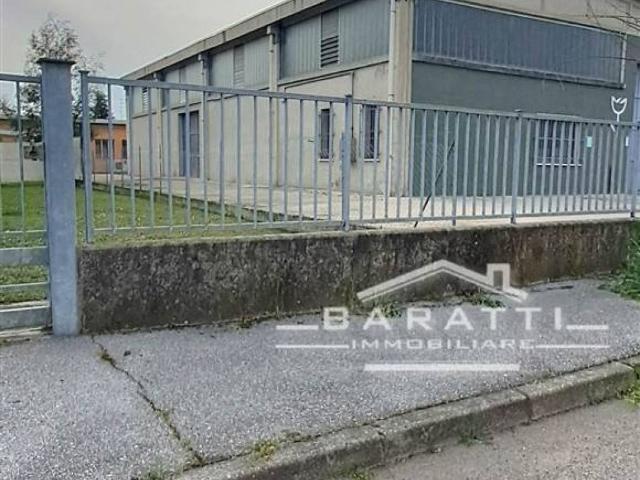 Locale Commerciale in affitto a Moglia, Lombardia