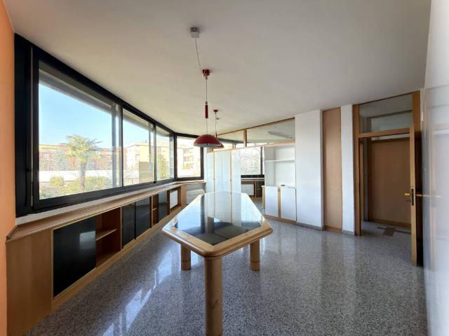 Locale Commerciale in affitto a Olme, Mogliano Veneto