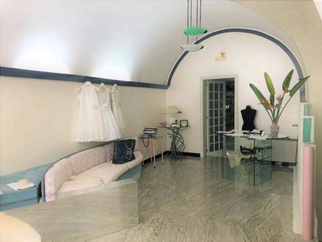 Locale Commerciale in affitto a Puglia, Bari