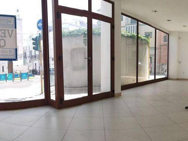 Locale Commerciale in affitto a Puglia, Bari