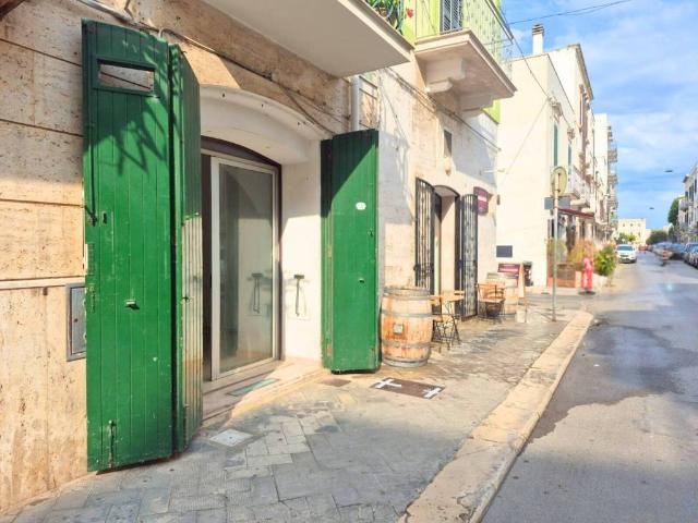 Locale Commerciale in affitto a Puglia, Bari