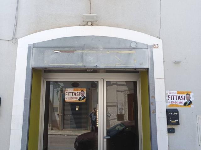 Locale Commerciale in affitto a Puglia, Bari