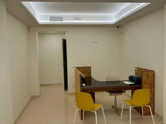 Locale Commerciale in affitto a Puglia, Bari
