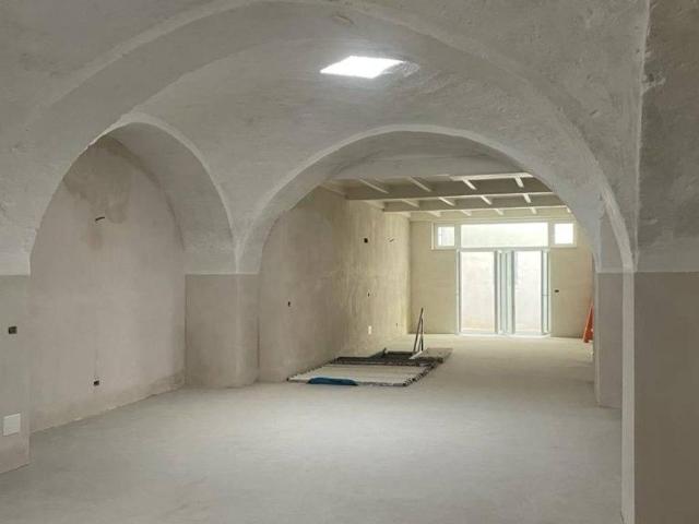 Locale Commerciale in affitto a Puglia, Bari