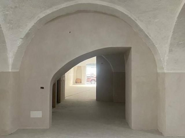 Locale Commerciale in affitto a Puglia, Bari