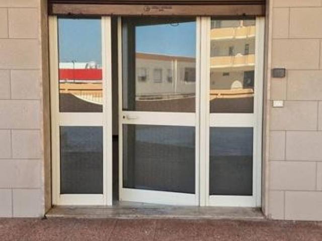 Locale Commerciale in affitto a Villaggio Belgiovine, Puglia