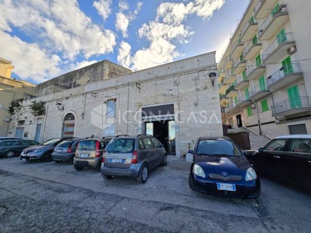 Locale Commerciale in affitto a Puglia, Bari