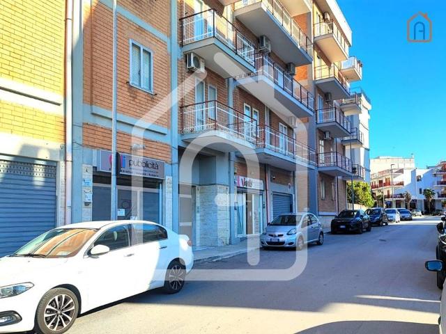 Locale Commerciale in affitto a Puglia, Bari