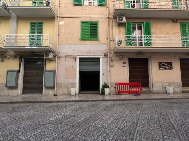 Locale Commerciale in affitto a Villaggio Belgiovine, Puglia
